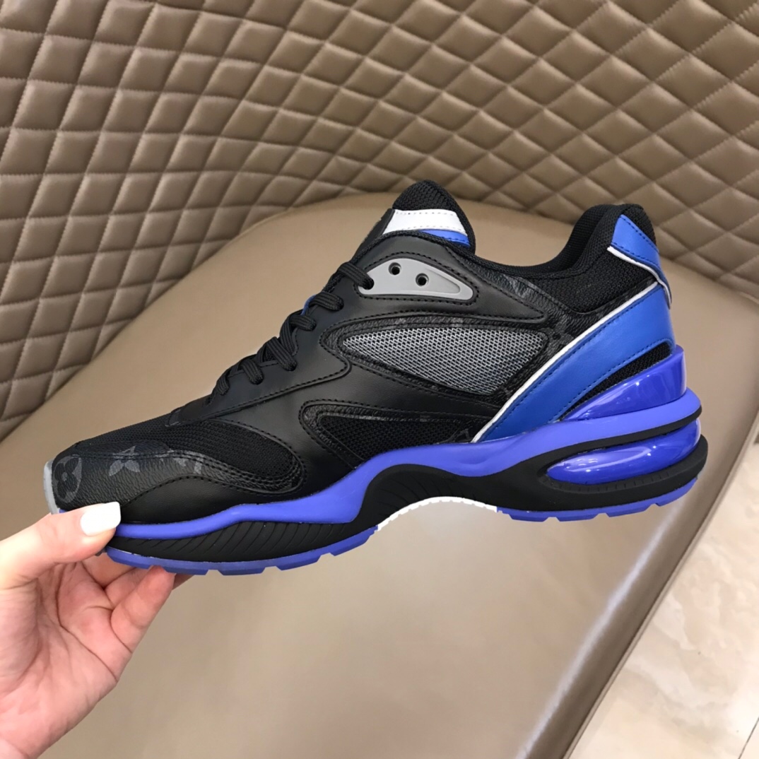 Louis Vuitton Men's Sneaker  - EUR FASHION