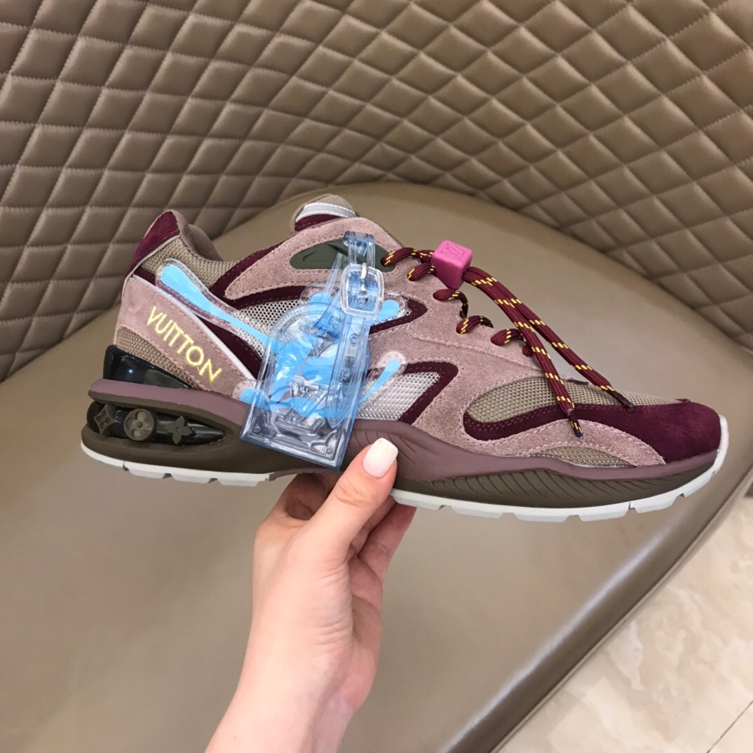 Louis Vuitton Men's Sneaker  - EUR FASHION