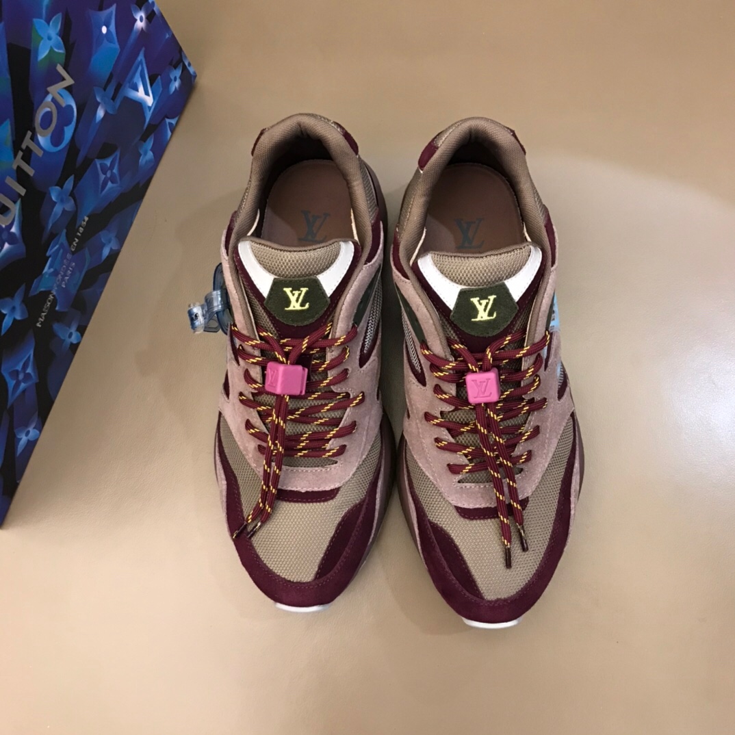 Louis Vuitton Men's Sneaker  - EUR FASHION
