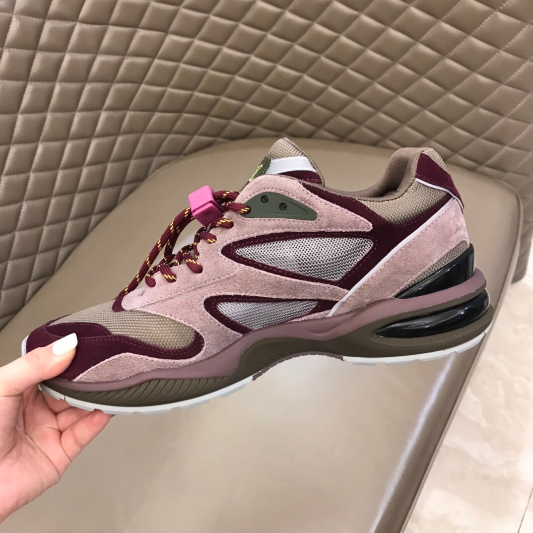Louis Vuitton Men's Sneaker  - EUR FASHION