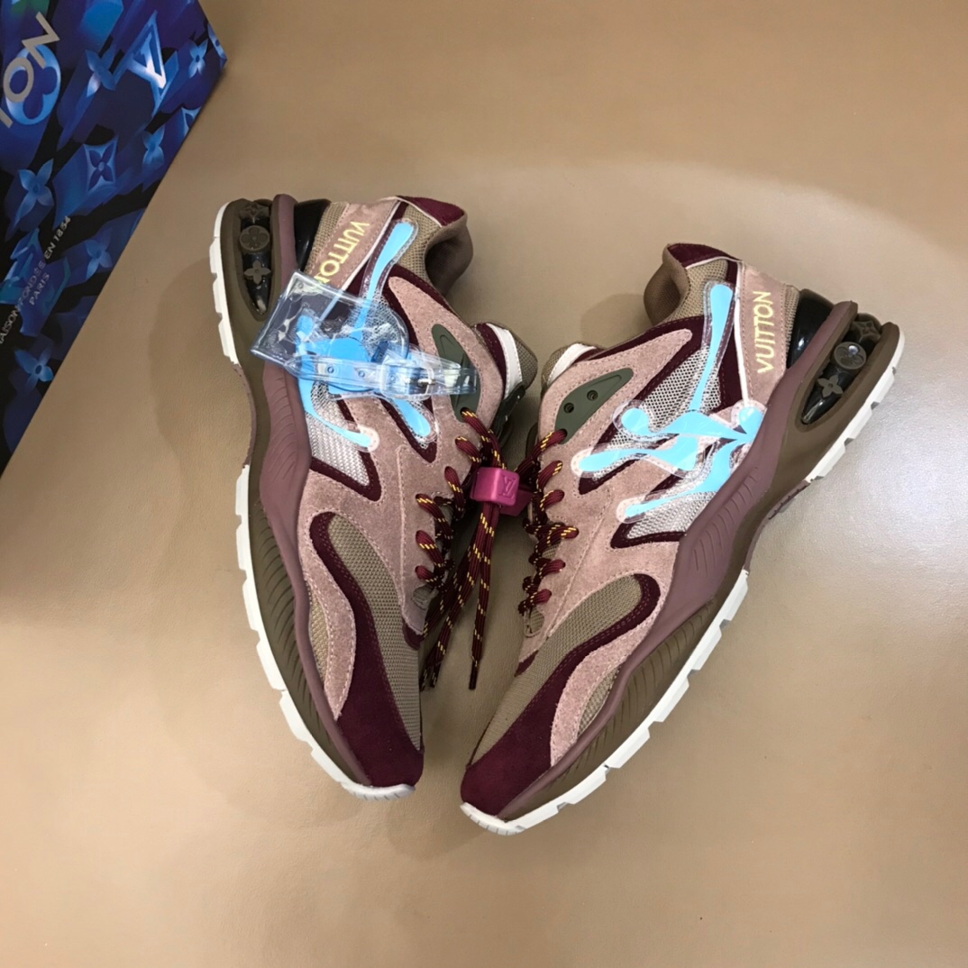 Louis Vuitton Men's Sneaker  - EUR FASHION