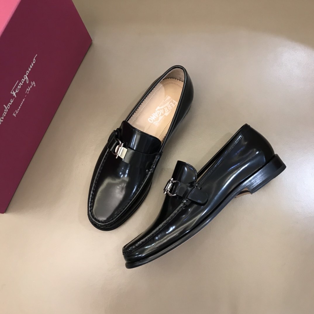 Ferragamo Black Leather Shinny shoes - EUR FASHION