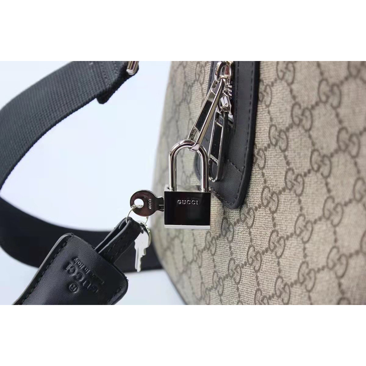 Gucci Luggage Travelling Bag  - EUR FASHION