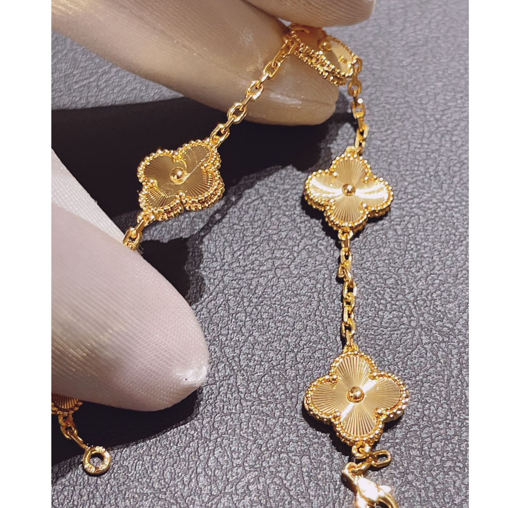 Van Cleef & Arpels Vintage Alhambra bracelet, 5 motifs - EUR FASHION