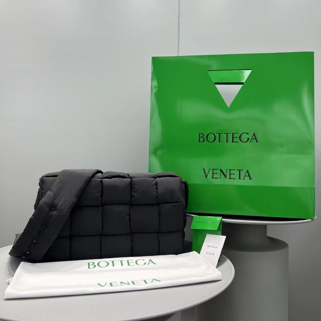 Bottega Veneta  Padded Tech Cassette Shoulder bag - EUR FASHION
