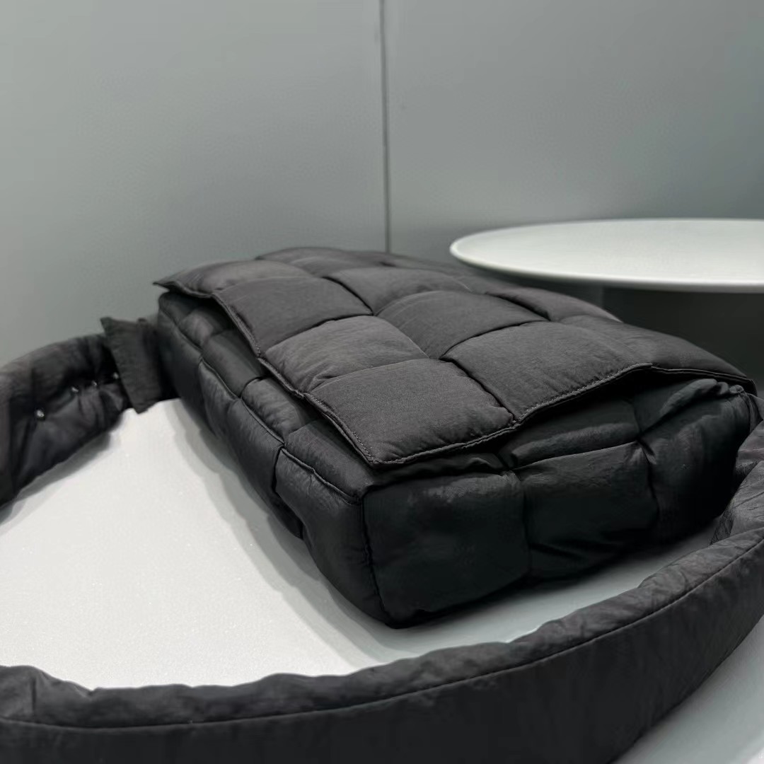 Bottega Veneta  Padded Tech Cassette Shoulder bag - EUR FASHION