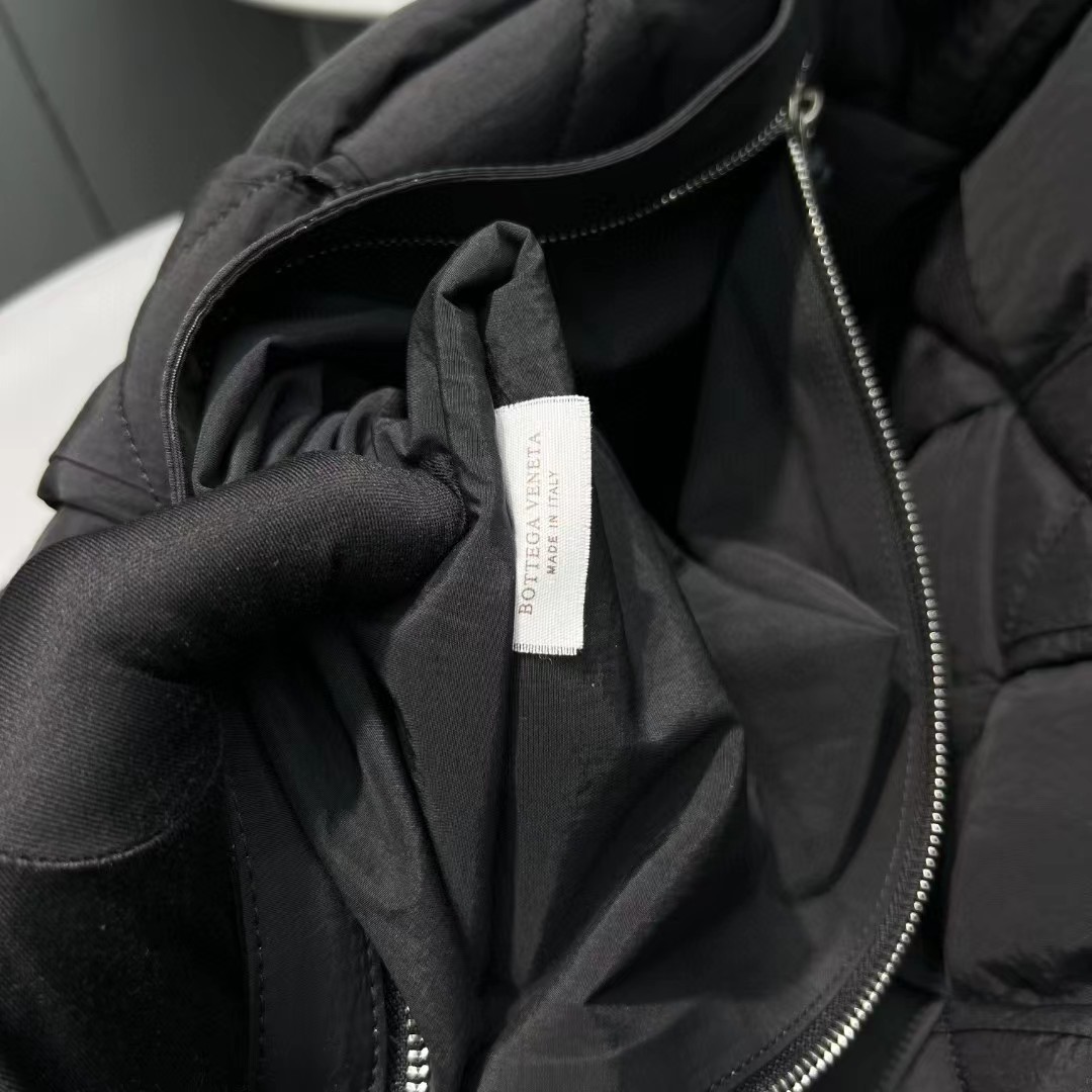 Bottega Veneta  Padded Tech Cassette Shoulder bag - EUR FASHION