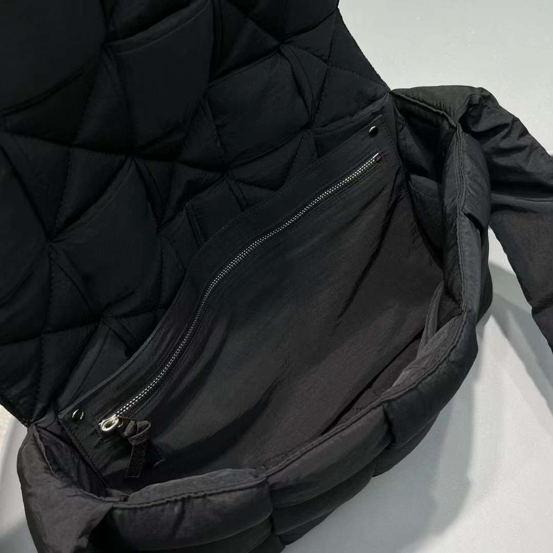 Bottega Veneta  Padded Tech Cassette Shoulder bag - EUR FASHION
