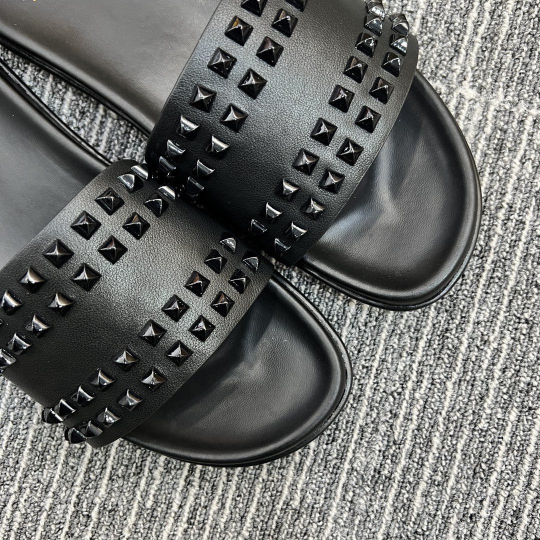 Christian Louboutin  Men Slippers Flats - EUR FASHION