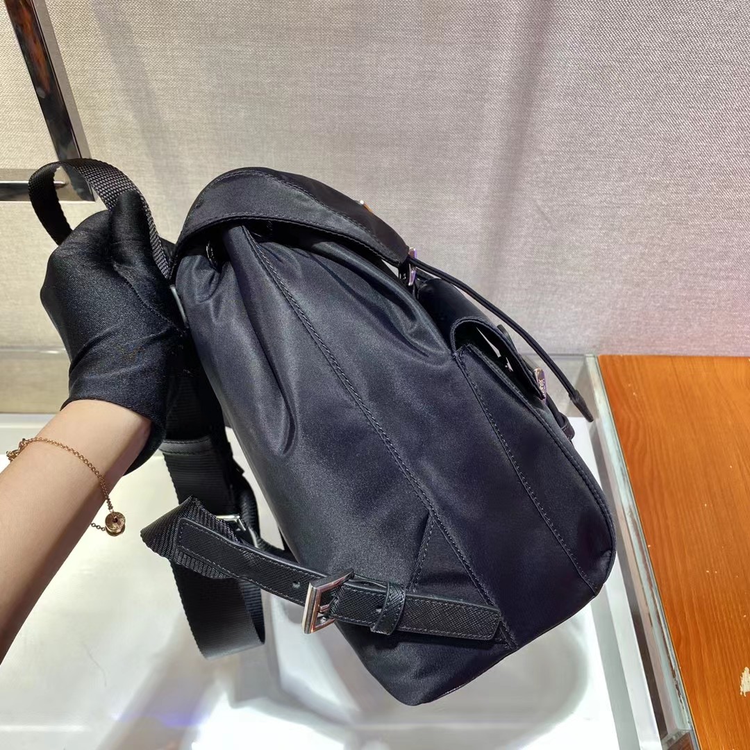 Prada Logo Plaque Backpack(23.5-28-12cm) - EUR FASHION