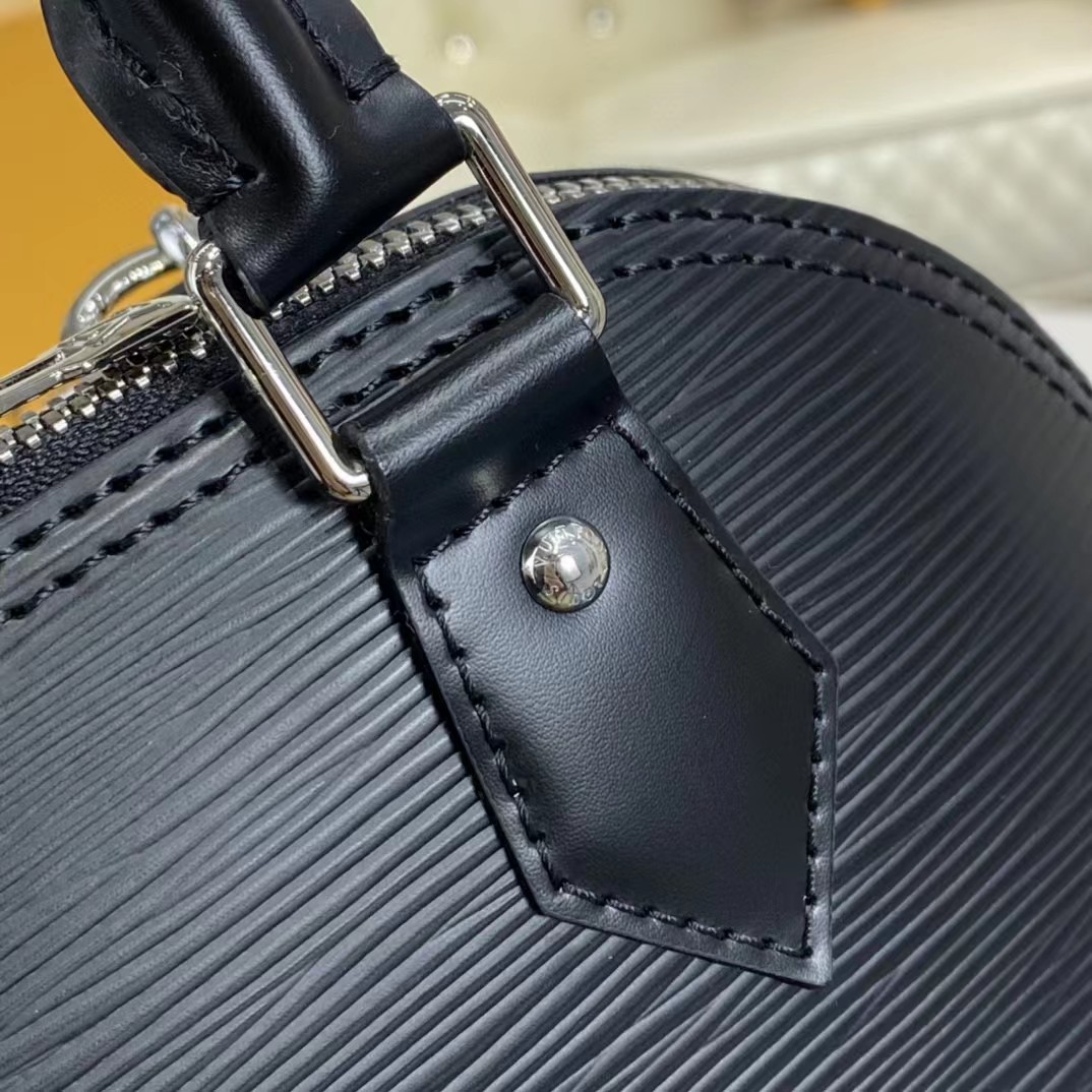 Louis Vuitton  Black Shoulder Bag （23.5-17.5-11.5CM） - EUR FASHION