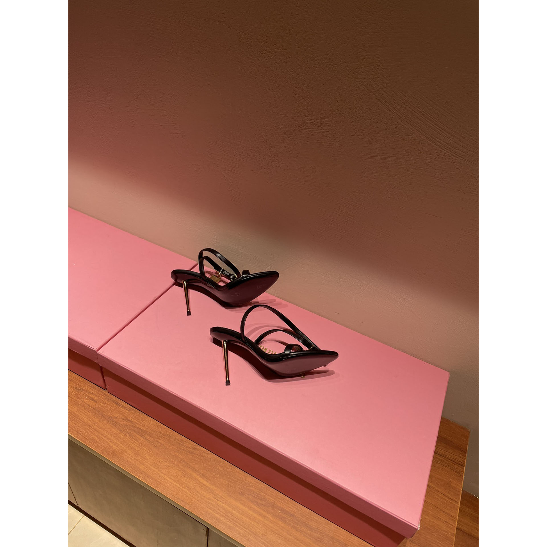 Tom Ford Black Padlock Sandals - EUR FASHION
