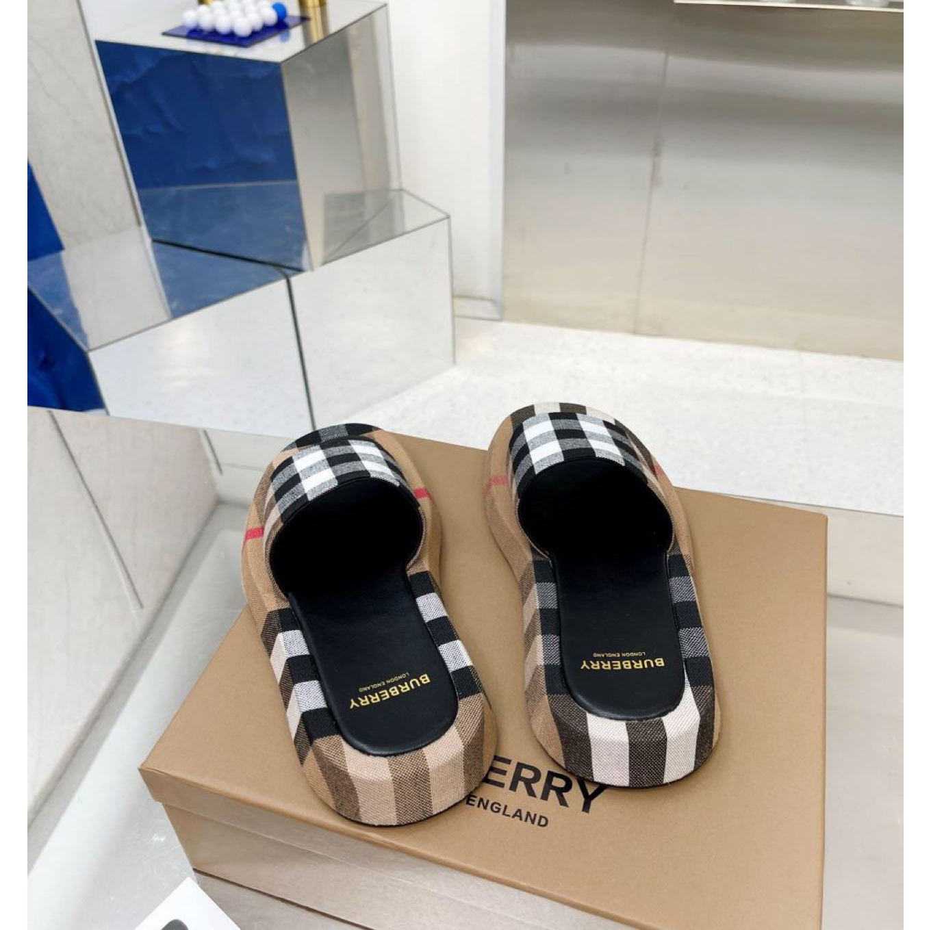 Burberry Check Print Slides - EUR FASHION