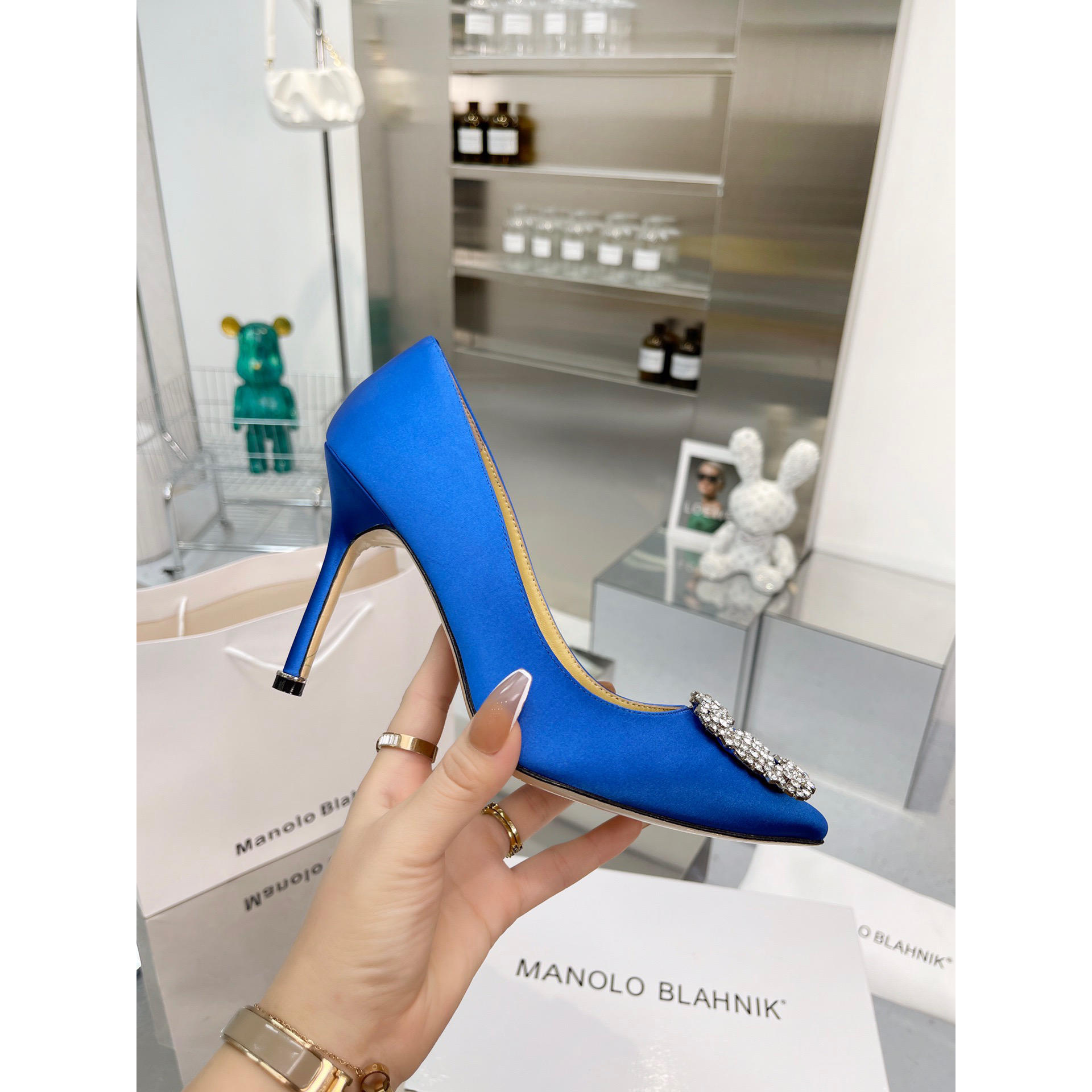 Manolo Blahnik Blue Hangisi Pumps with buckle - EUR FASHION