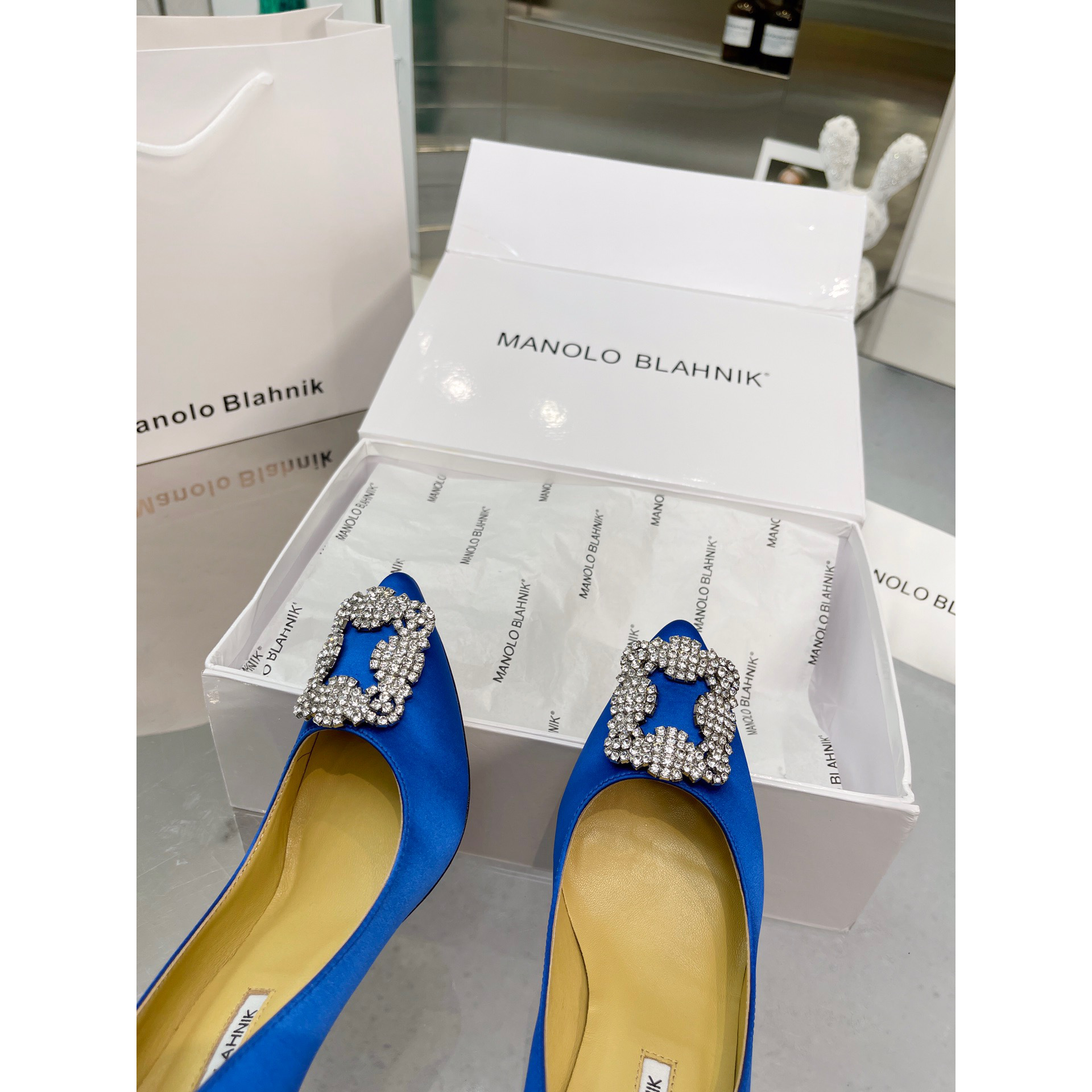 Manolo Blahnik Blue Hangisi Pumps with buckle - EUR FASHION