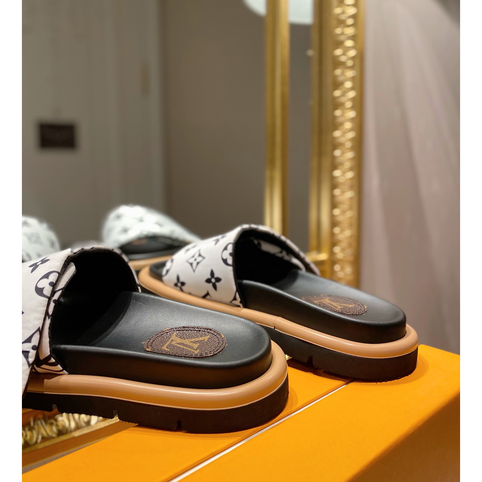 Louis Vuitton Pool Pillow Comfort Mules - EUR FASHION