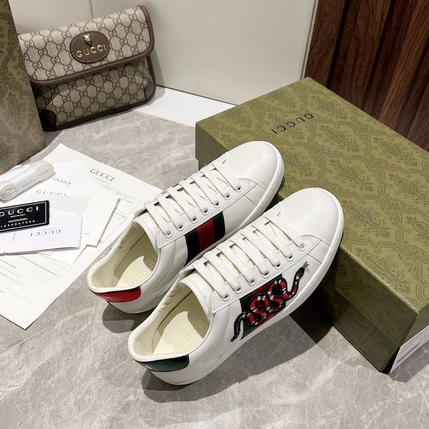 Gucci Snake Logo  Basket Sneaker - EUR FASHION