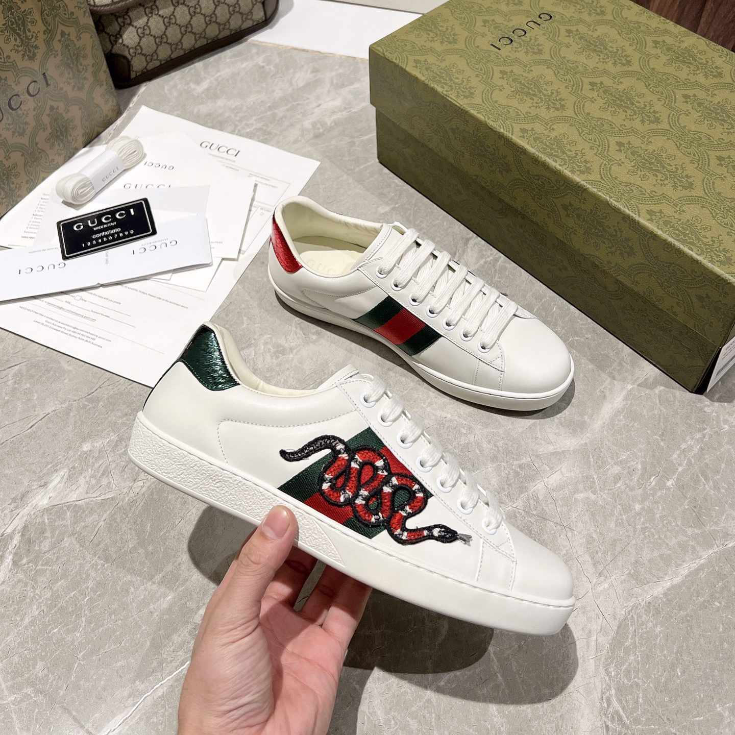 Gucci Snake Logo  Basket Sneaker - EUR FASHION
