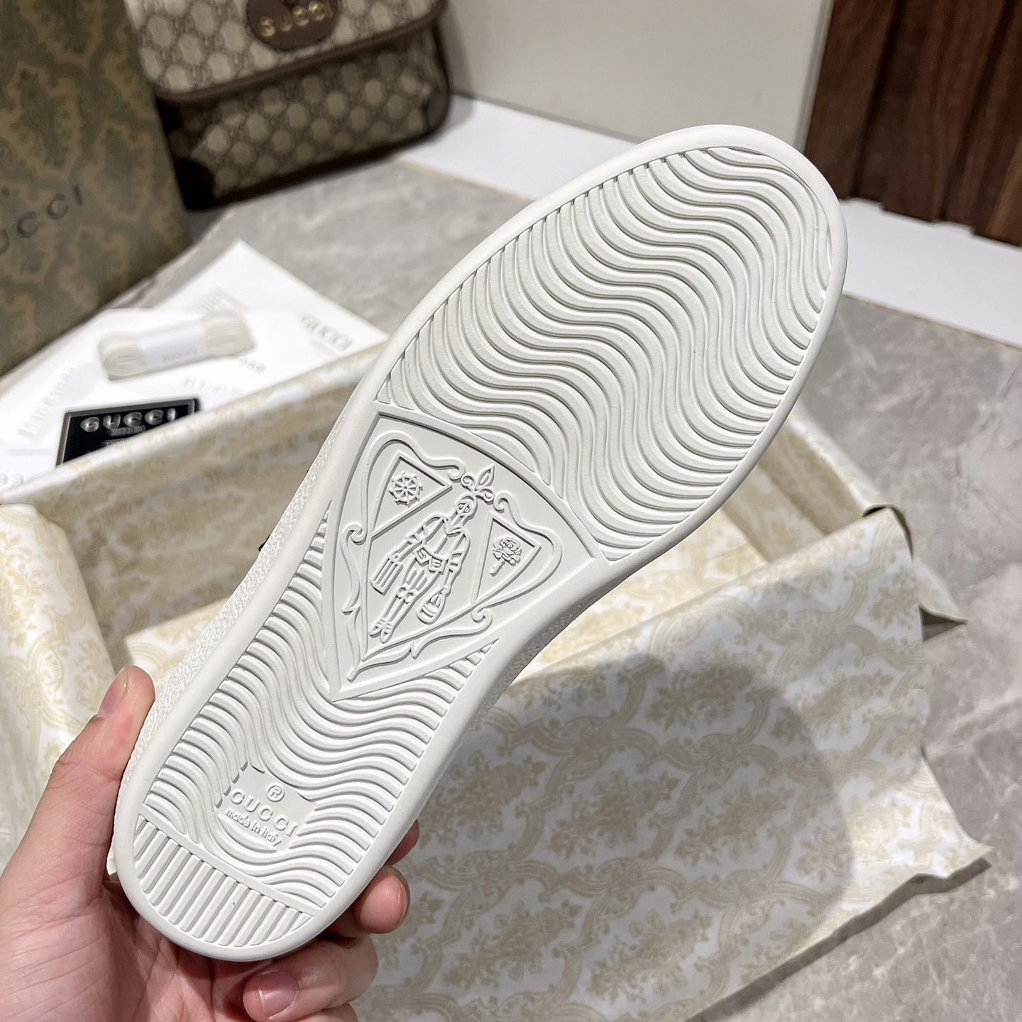 Gucci Snake Logo  Basket Sneaker - EUR FASHION