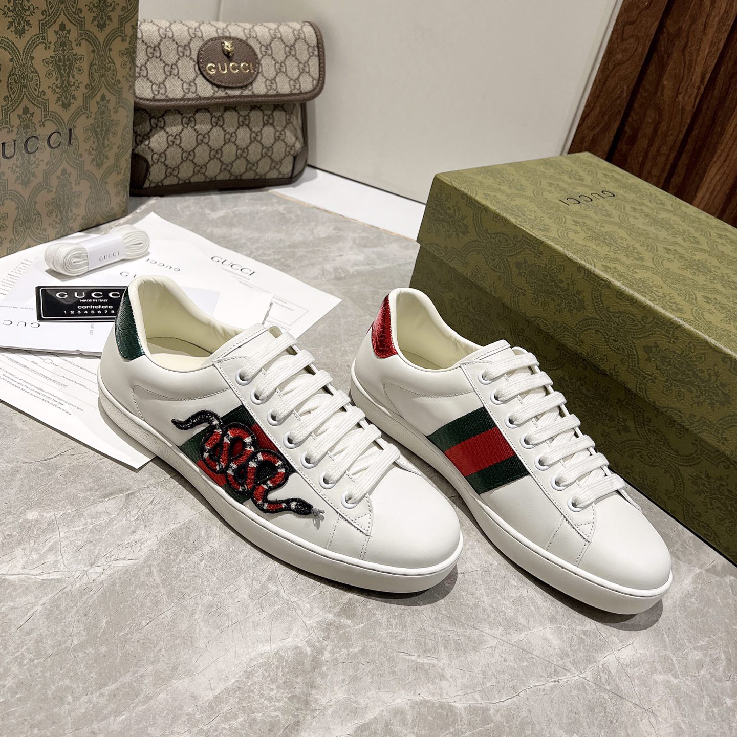Gucci Snake Logo  Basket Sneaker - EUR FASHION