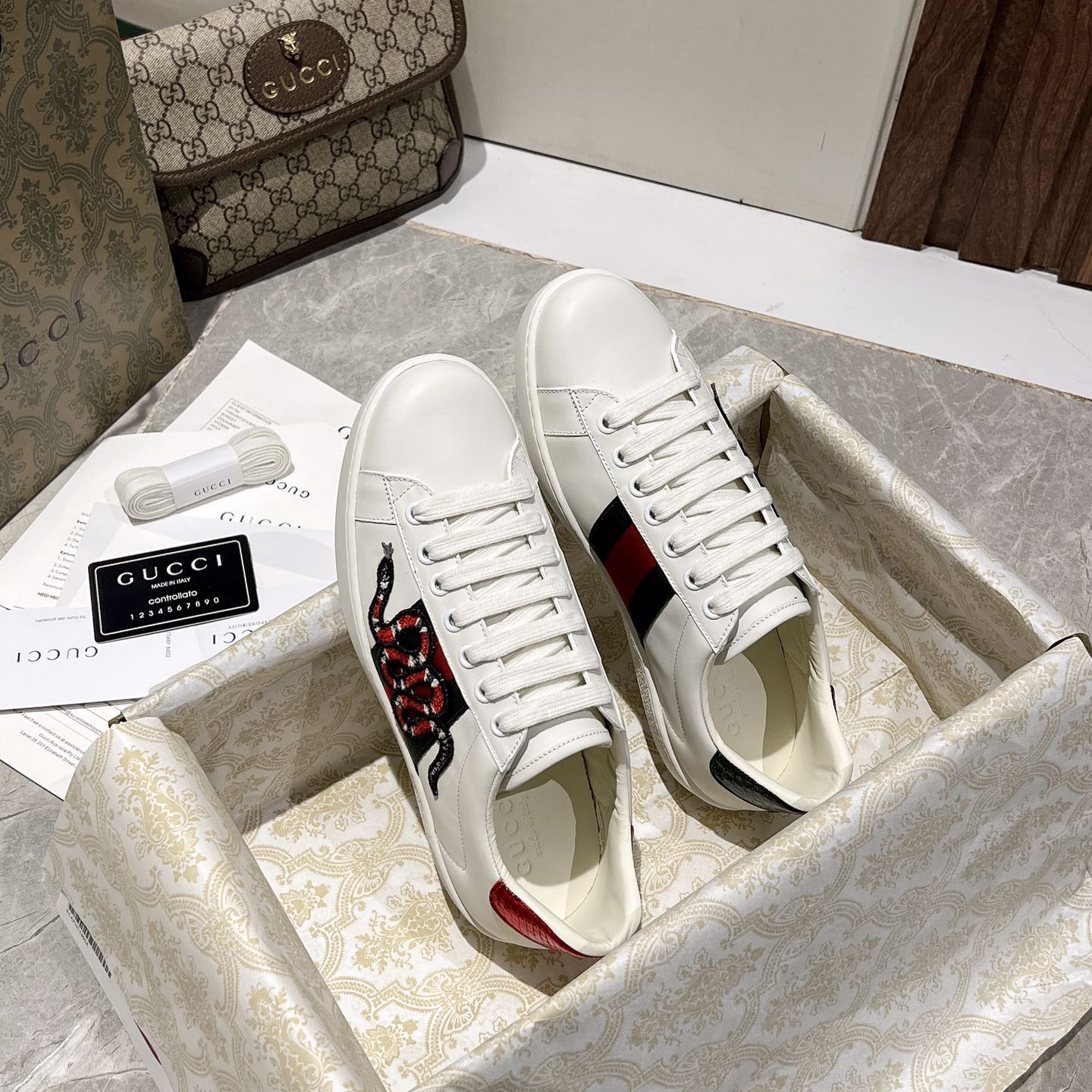 Gucci Snake Logo  Basket Sneaker - EUR FASHION