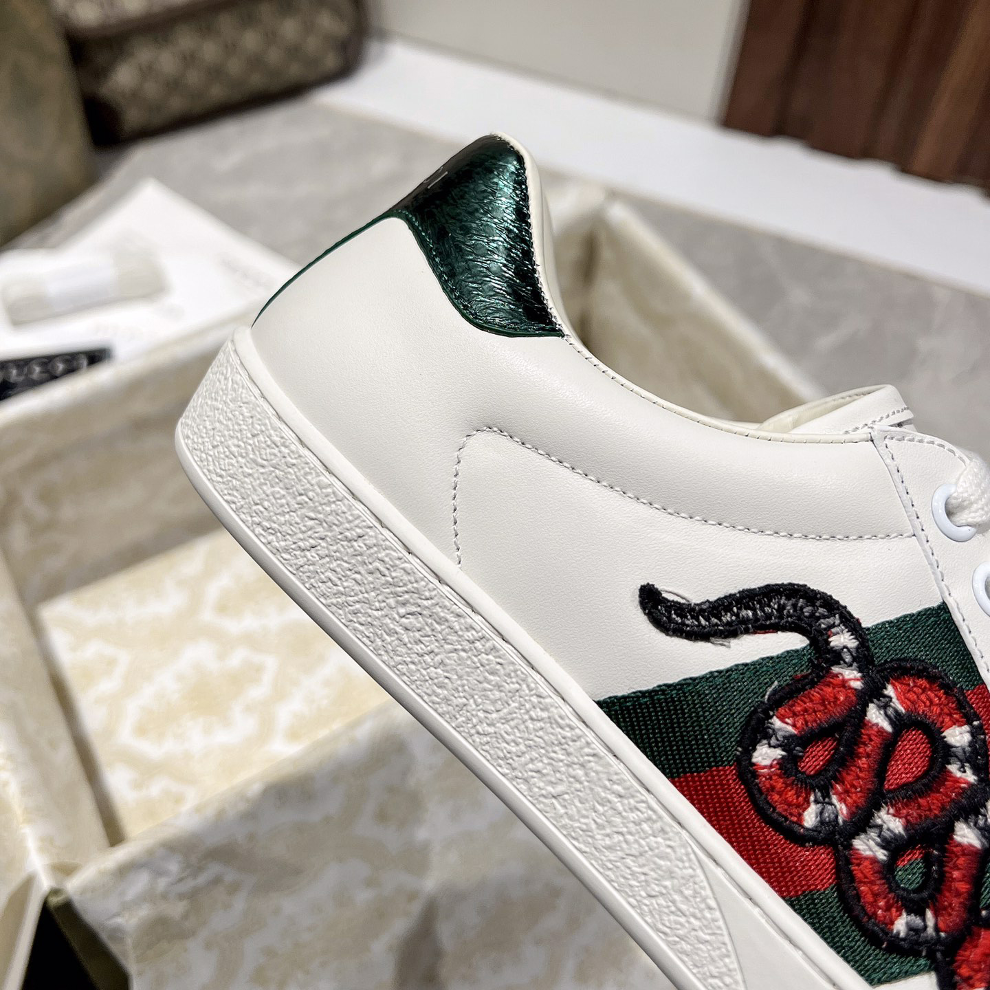 Gucci Snake Logo  Basket Sneaker - EUR FASHION