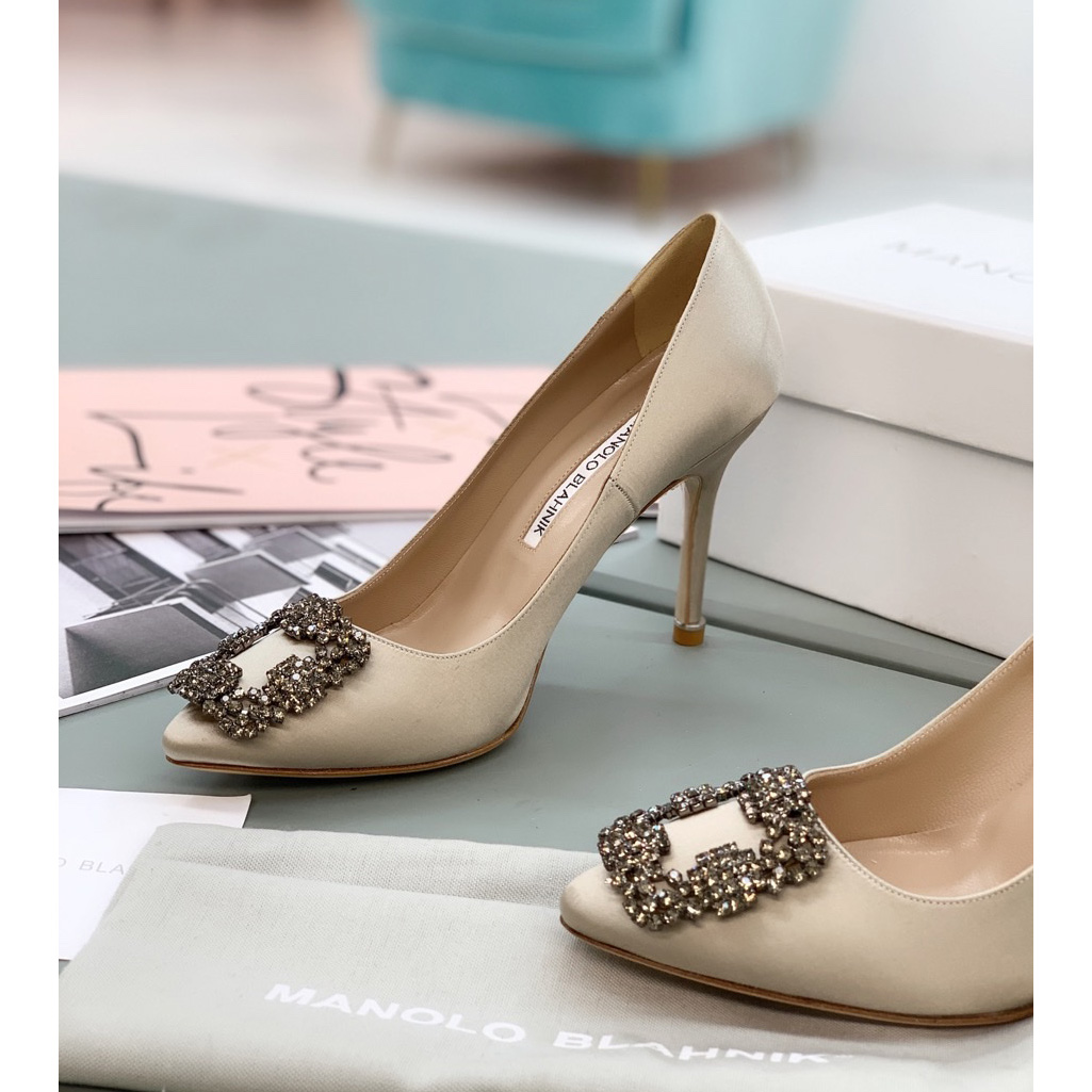 Manolo Blahnik Beige Hangisi Pumps With Buckle - EUR FASHION