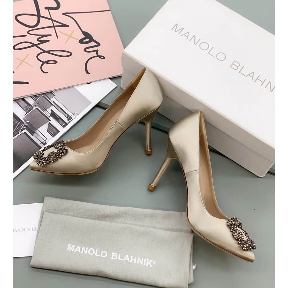 Manolo Blahnik Beige Hangisi Pumps With Buckle - EUR FASHION