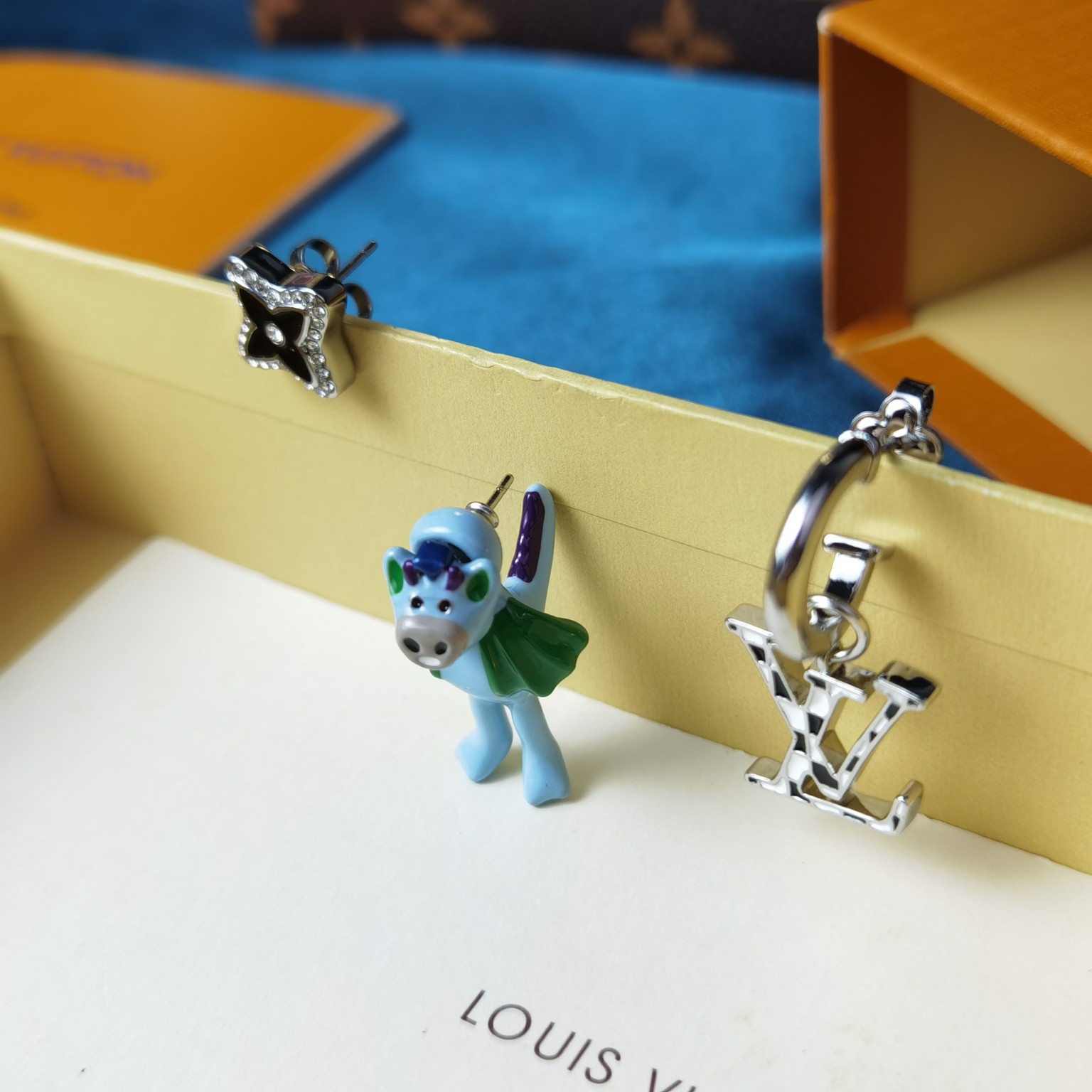 Louis Vuitton Friends Earrings - EUR FASHION