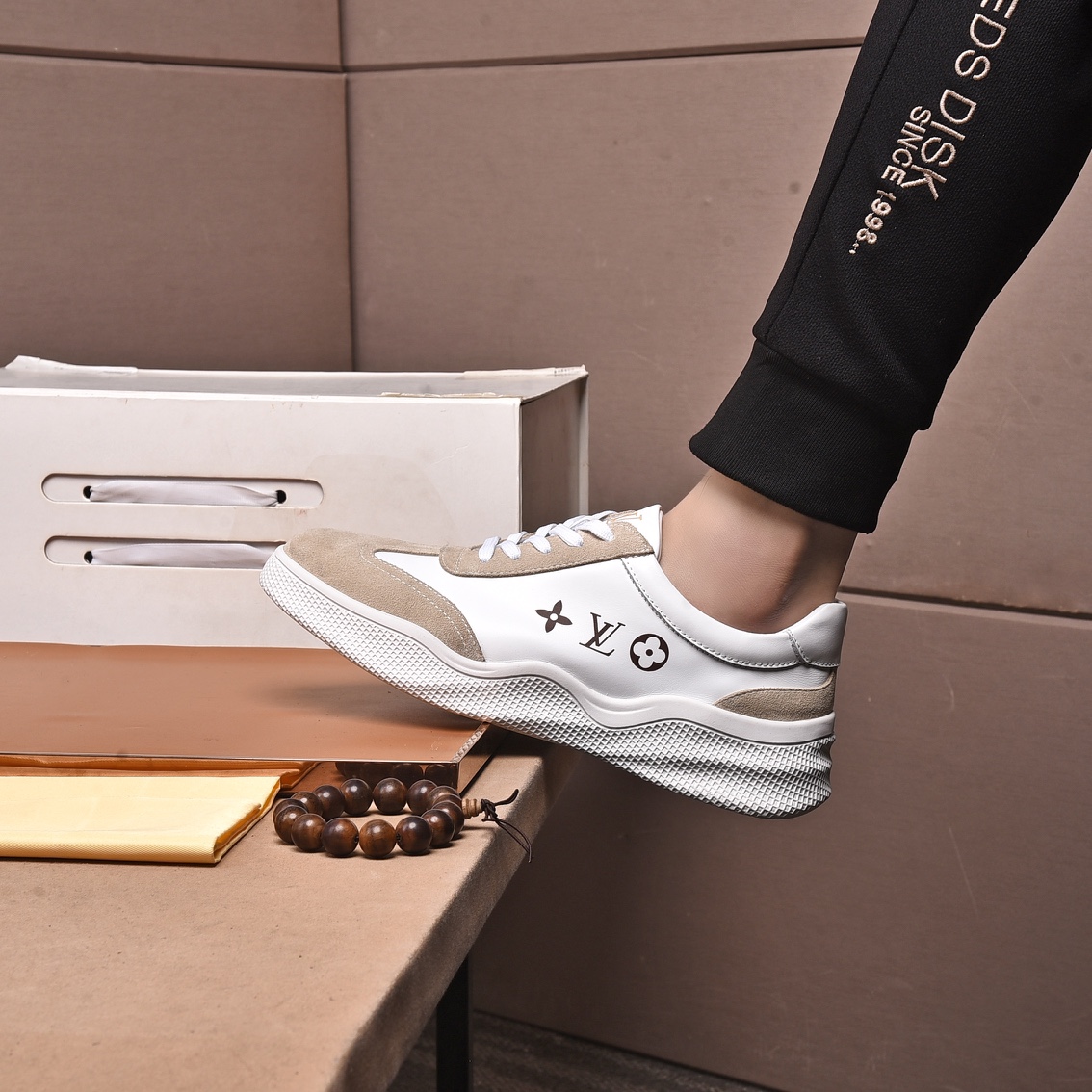 Louis Vuitton Men's Logo Sneaker - EUR FASHION