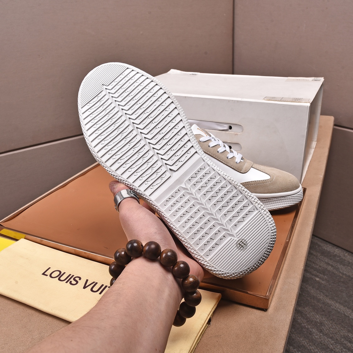 Louis Vuitton Men's Logo Sneaker - EUR FASHION