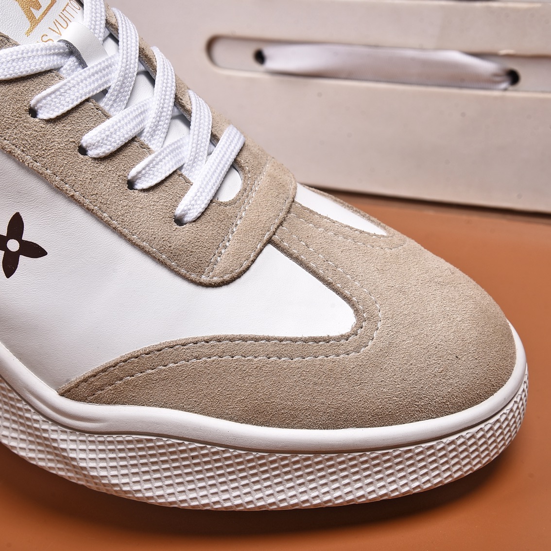 Louis Vuitton Men's Logo Sneaker - EUR FASHION