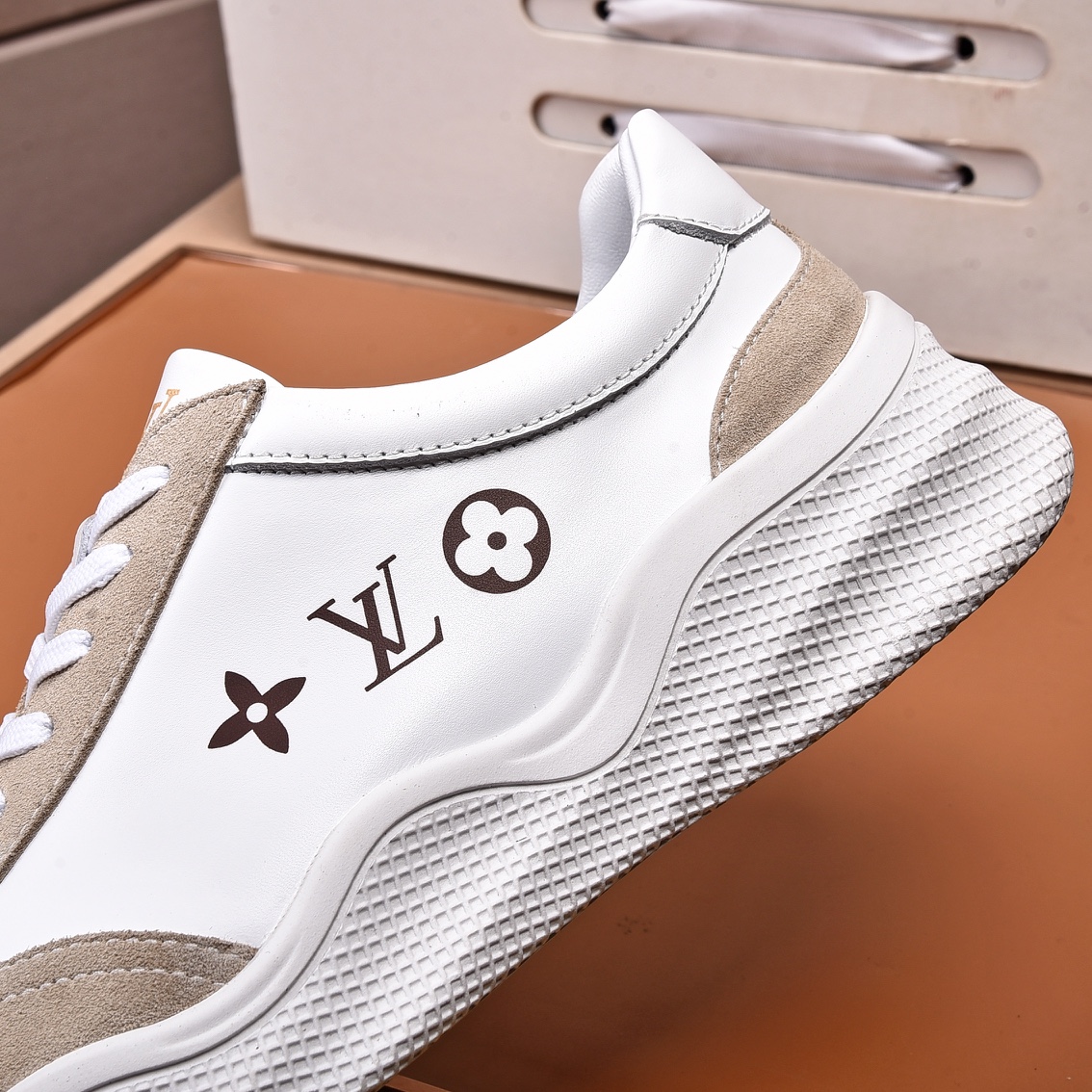 Louis Vuitton Men's Logo Sneaker - EUR FASHION