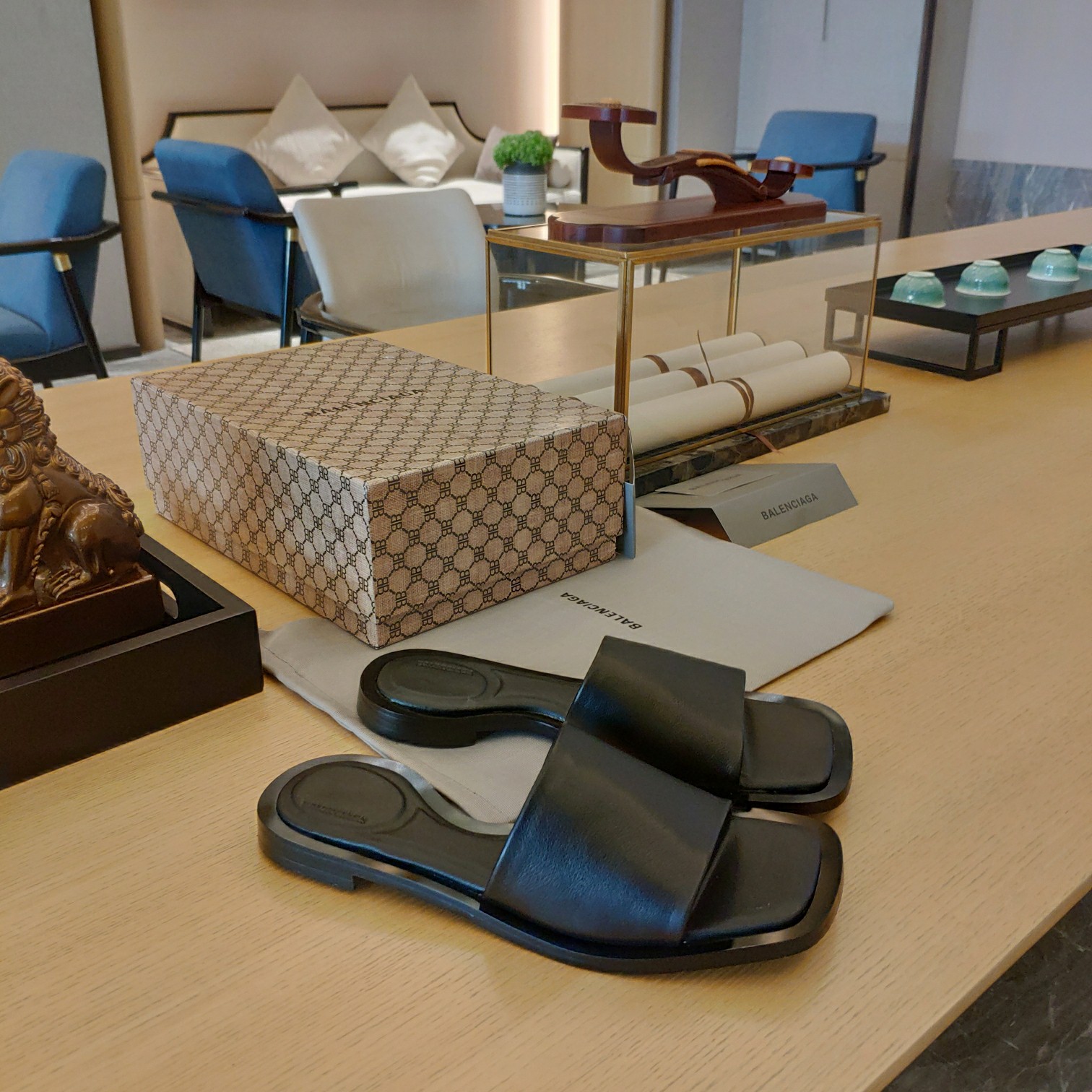 Balenciaga Logo Leather Slide Sandal - EUR FASHION