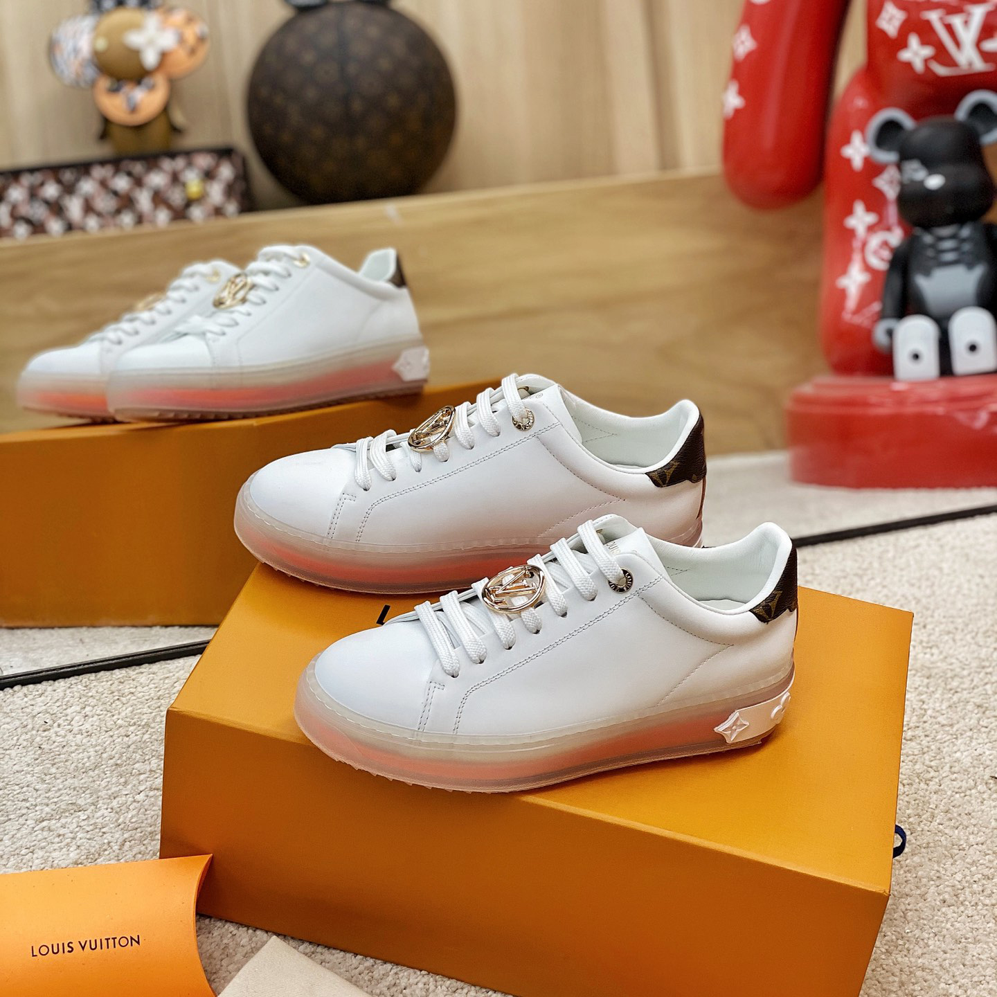 Louis Vuitton Logo Transparent Sole Sneaker  - EUR FASHION