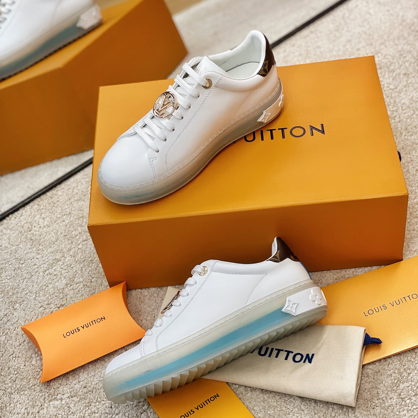 Louis Vuitton Logo Transparent Sole Sneaker  - EUR FASHION