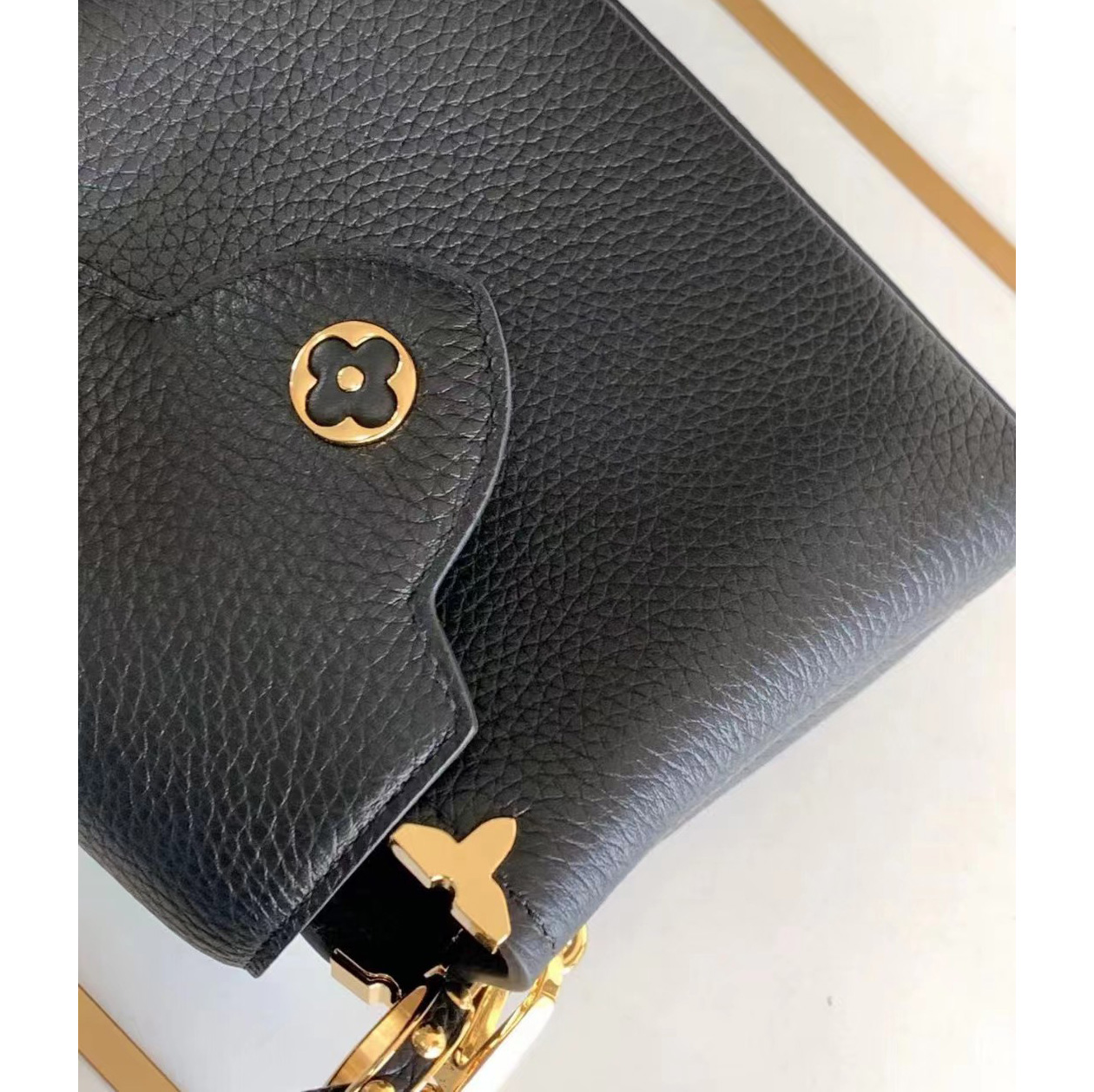 Louis Vuitton Capucines Mini Bag(21-14-8cm)   M56669 - EUR FASHION
