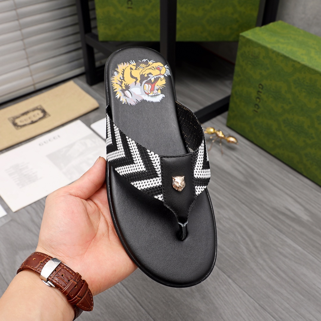 Gucci Rubber GG Men's Flip Flops - EUR FASHION