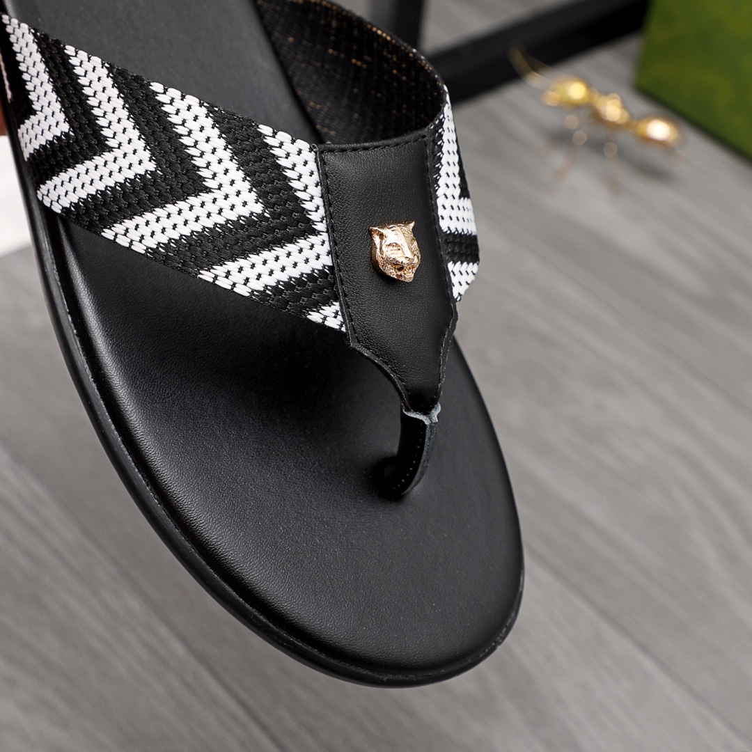 Gucci Rubber GG Men's Flip Flops - EUR FASHION