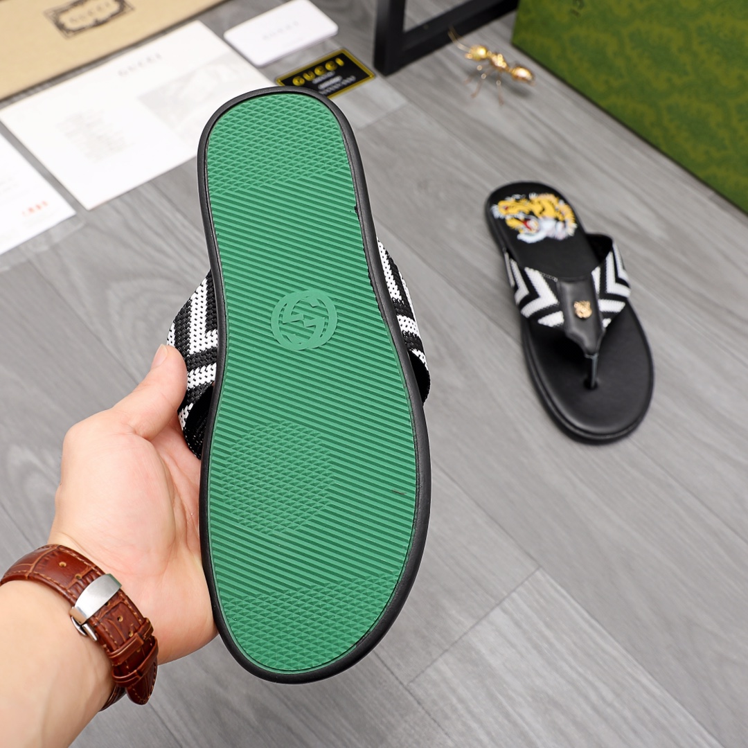 Gucci Rubber GG Men's Flip Flops - EUR FASHION