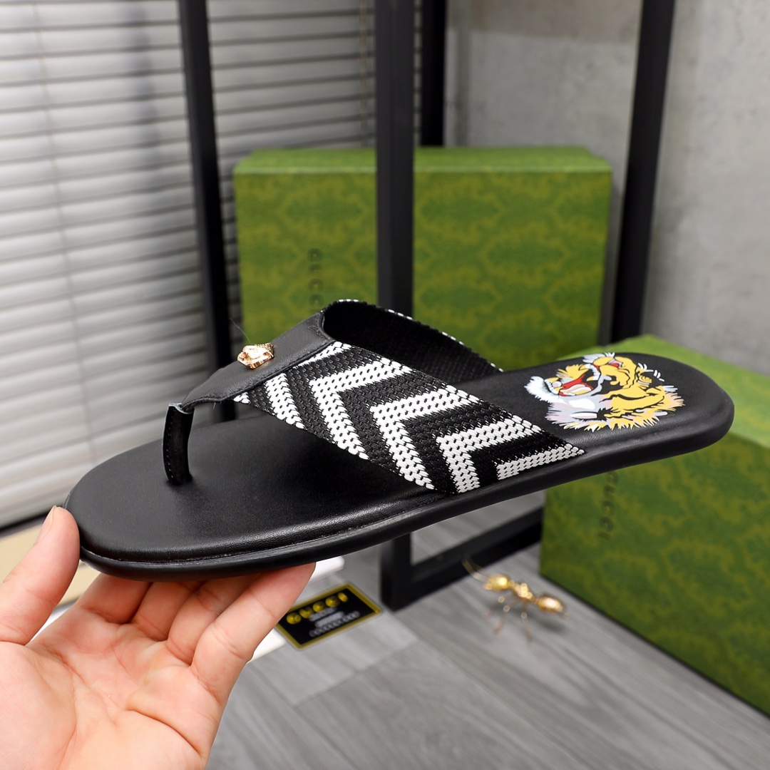 Gucci Rubber GG Men's Flip Flops - EUR FASHION