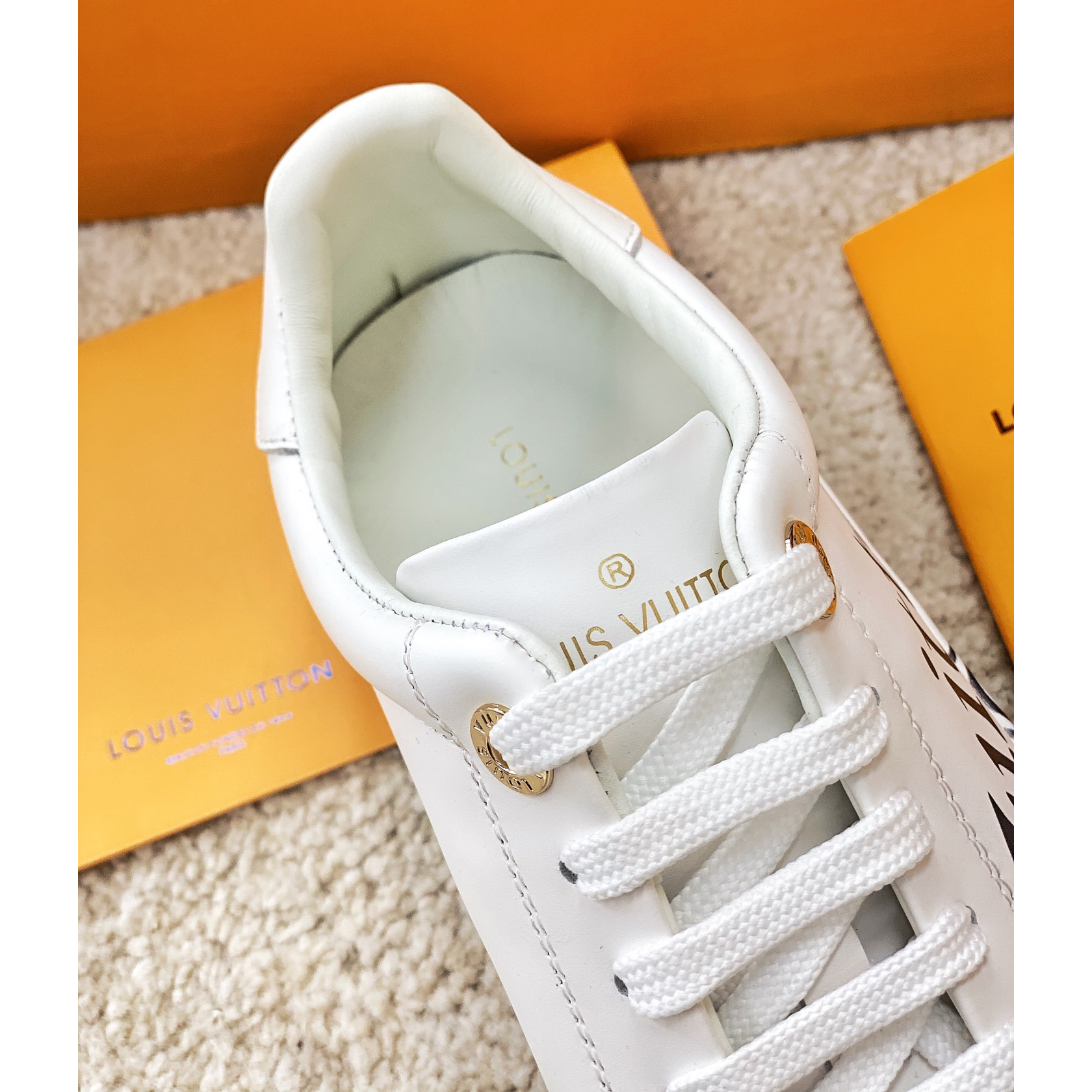 Louis Vuitton Logo Sneaker - EUR FASHION