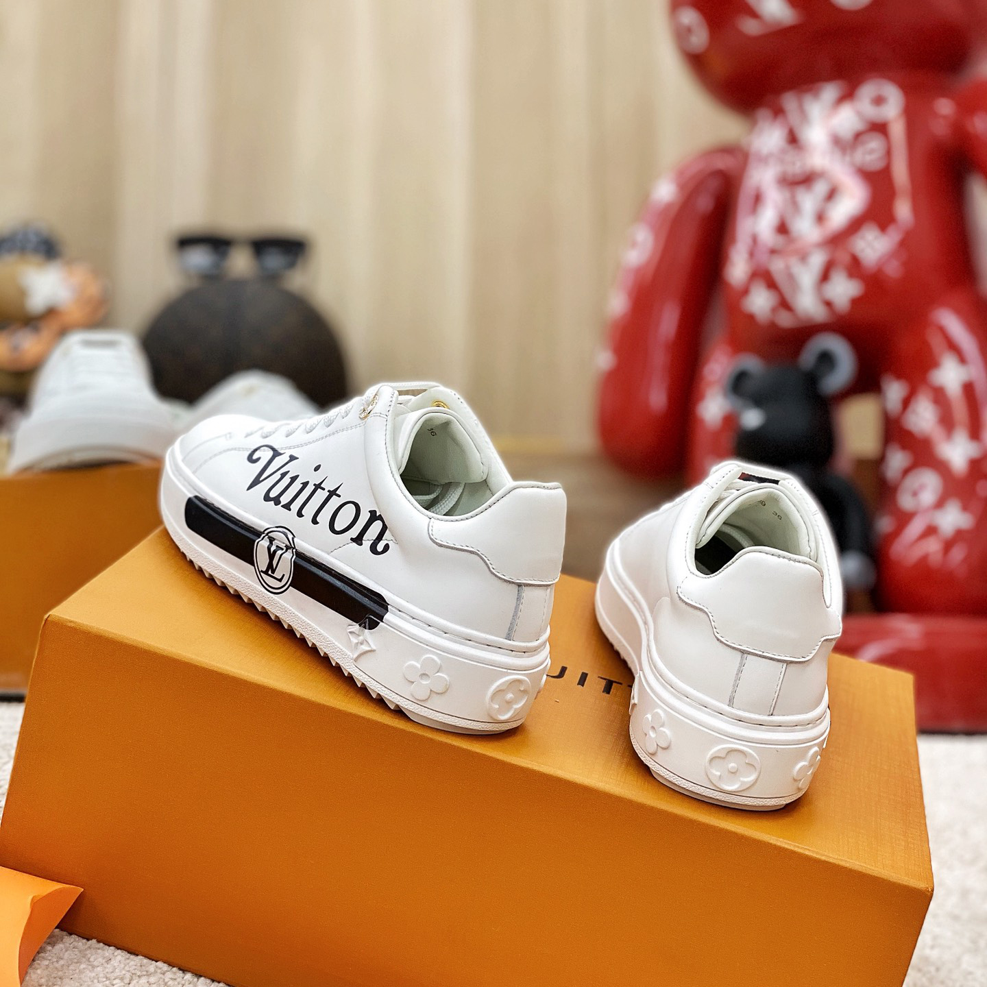 Louis Vuitton Logo Sneaker - EUR FASHION