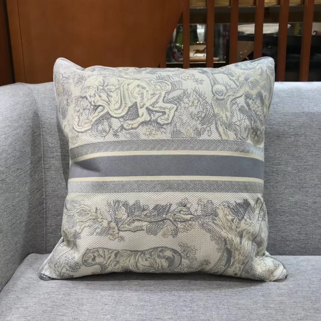 Dior Pillow - EUR FASHION