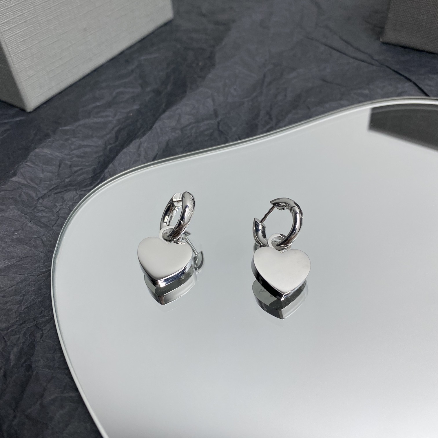 Balenciaga  Engraved Heart Earrings - EUR FASHION