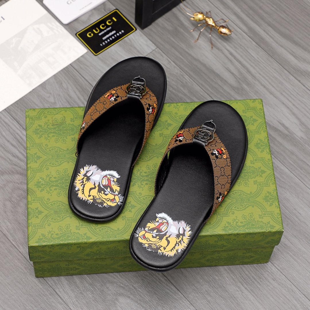 Gucci Rubber GG Men's Flip Flops - EUR FASHION