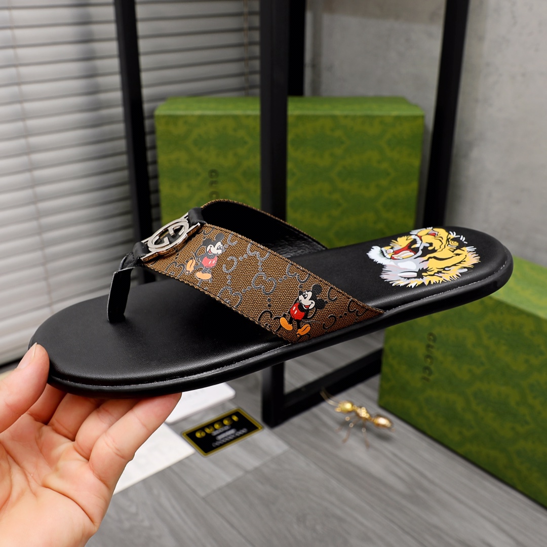 Gucci Rubber GG Men's Flip Flops - EUR FASHION