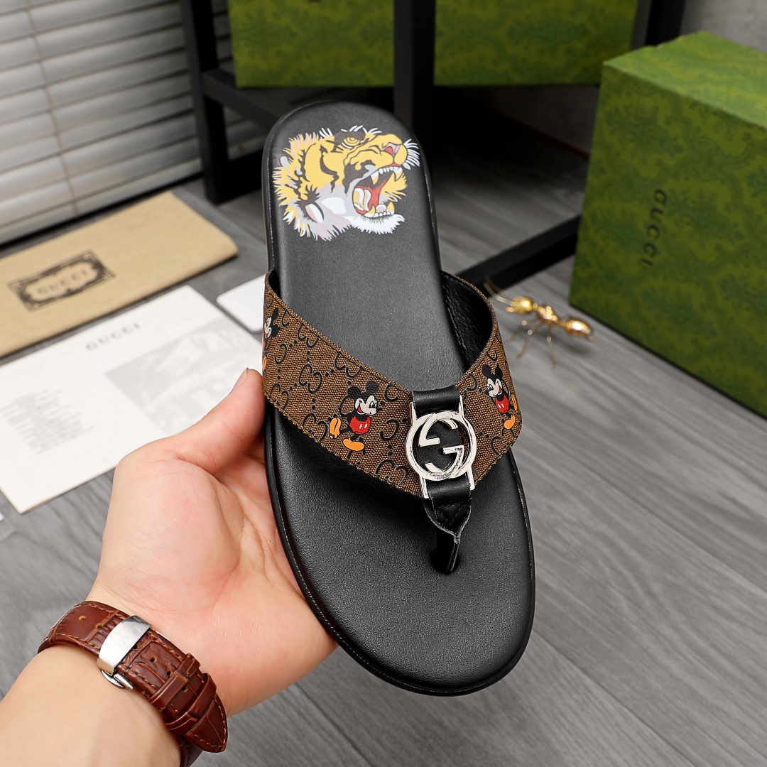 Gucci Rubber GG Men's Flip Flops - EUR FASHION