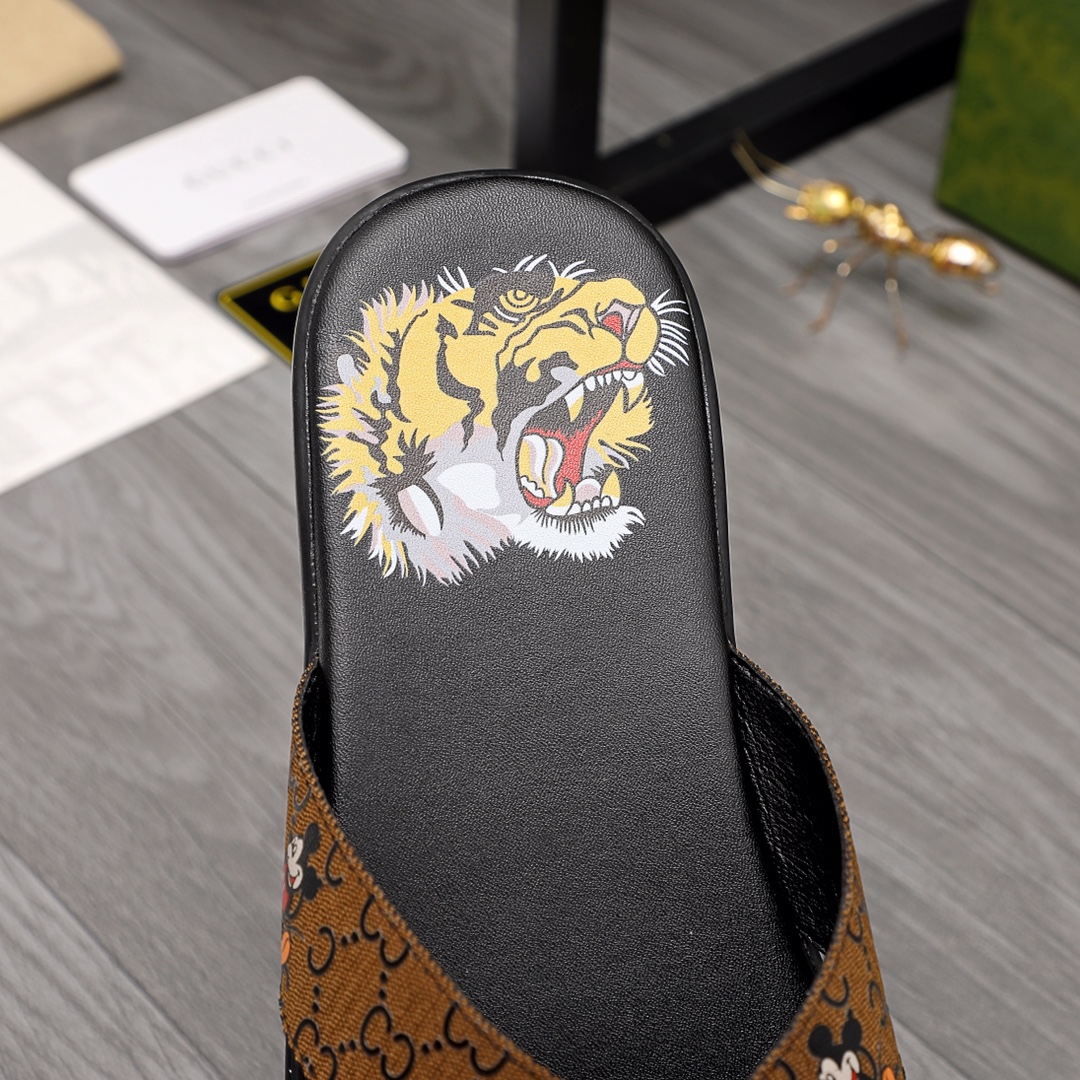 Gucci Rubber GG Men's Flip Flops - EUR FASHION