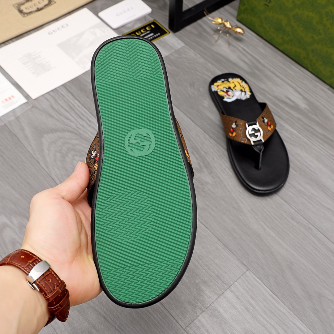 Gucci Rubber GG Men's Flip Flops - EUR FASHION